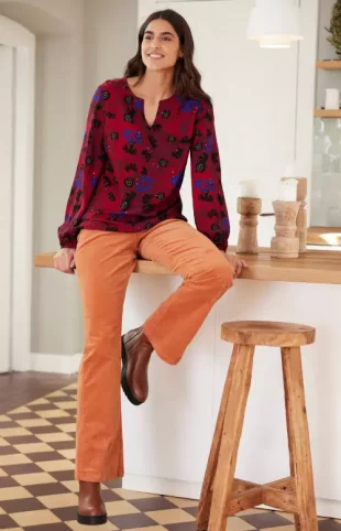 Široka bluza za punije s dugim rukavima udobnog kroja u atraktivnom printu